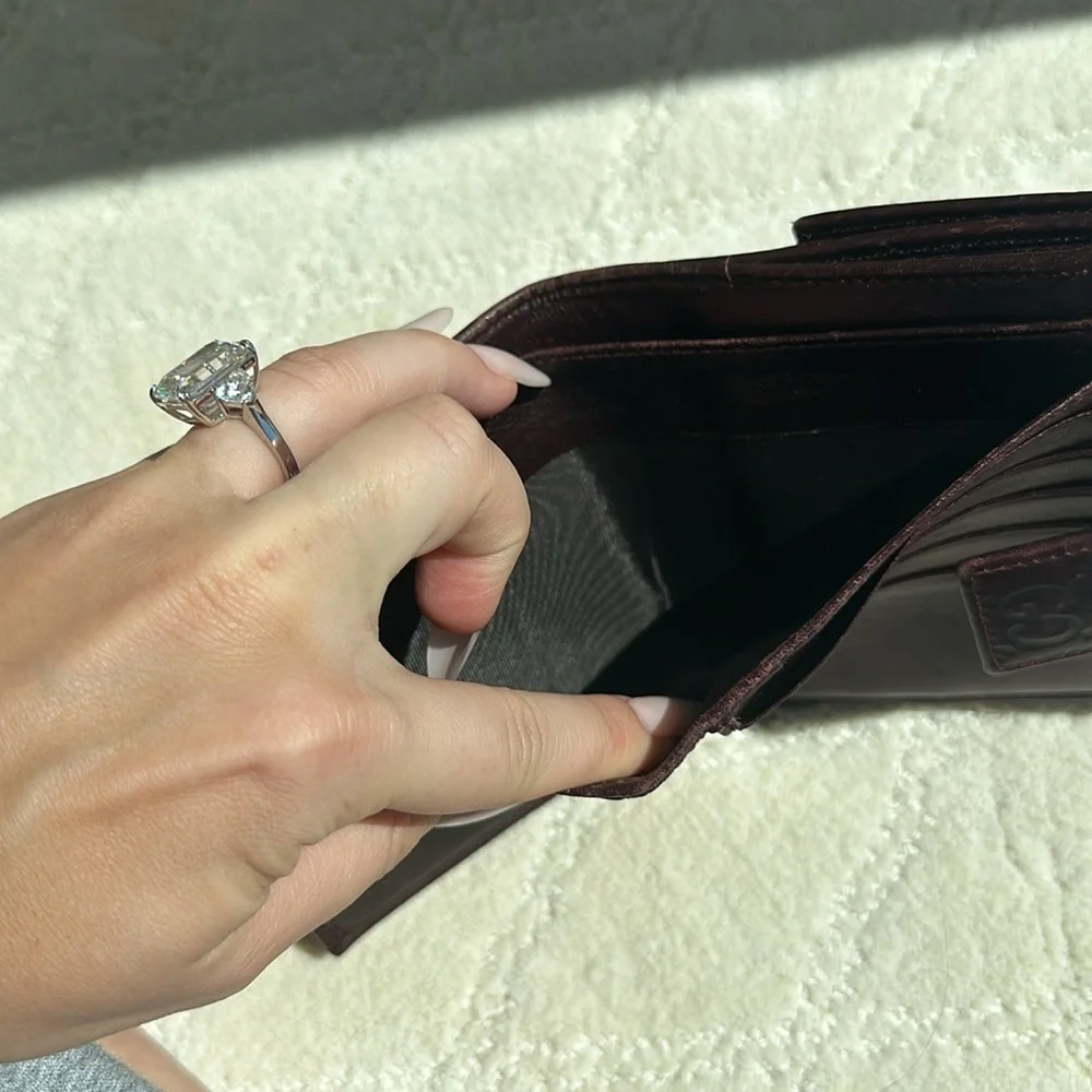 Gucci Embossed GG Heart Logo Burgundy Leather Wallet - Picture 5 of 6